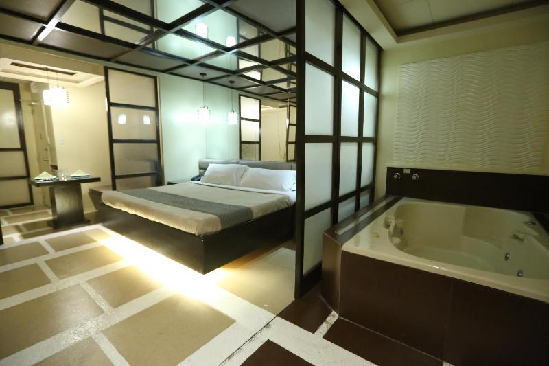 Victoria Court Suites Pasig Εξωτερικό φωτογραφία