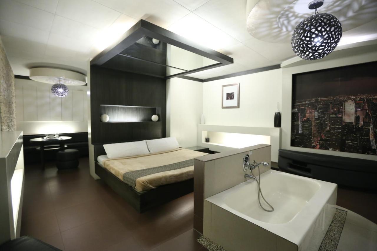 Victoria Court Suites Pasig Εξωτερικό φωτογραφία